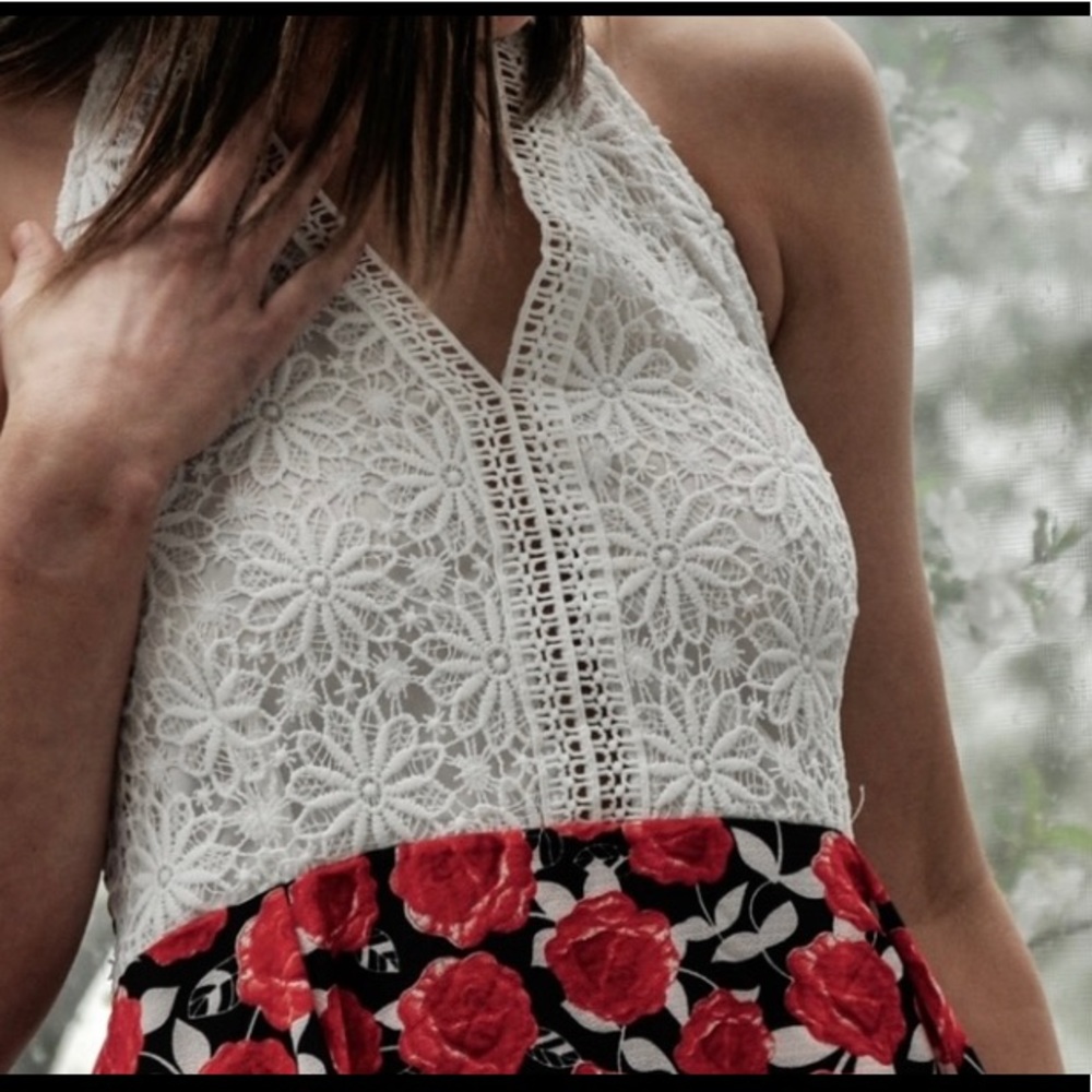 🎀 NEW Red Floral Halter Dress - Picture 2 of 3
